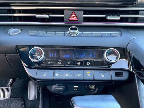 Used 2023 Hyundai Elantra Limited image 18