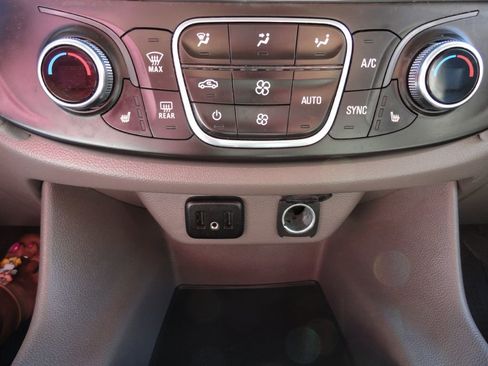 Used 2019 Chevrolet Traverse LT image 24