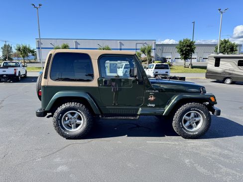 Used 1998 Jeep Wrangler Sahara AWD/4WD image 3
