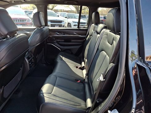 Used 2023 Jeep Grand Cherokee Overland image 10