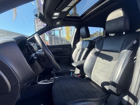 Used 2019 Mitsubishi Outlander SE image 5