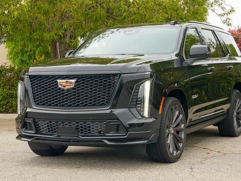 New 2026 Cadillac Escalade V AWD/4WD image 2