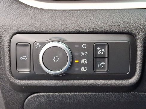 Certified 2022 Ford Explorer XLT w/ Equipment Group 202A image 27