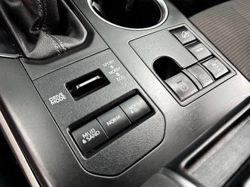 Used 2024 Toyota Highlander LE image 30