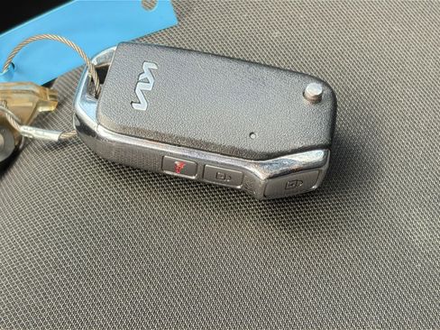 Used 2025 Kia Sportage LX FWD image 21