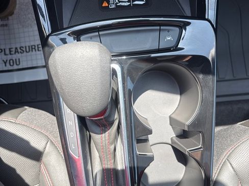 Used 2025 Chevrolet Trax RS w/ Sunroof Package image 24