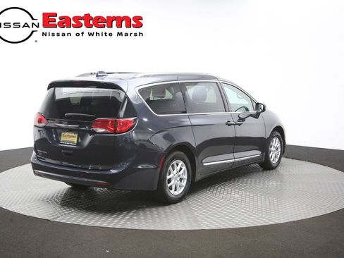 Used 2020 Chrysler Pacifica Touring-L FWD image 42