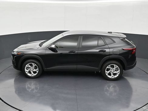 Used 2024 Chevrolet Trax LS w/ LS Convenience Package FWD image 13
