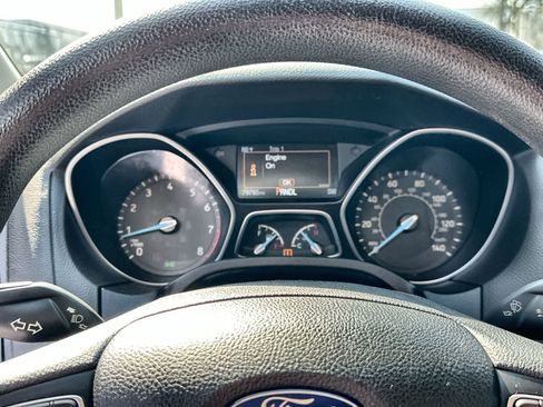 Used 2016 Ford Focus SE w/ SE Power Seat Package image 18