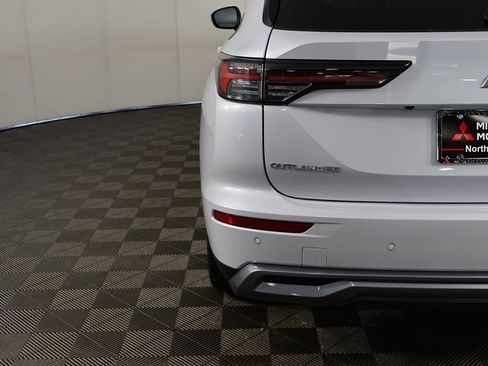 New 2025 Mitsubishi Outlander SE image 15