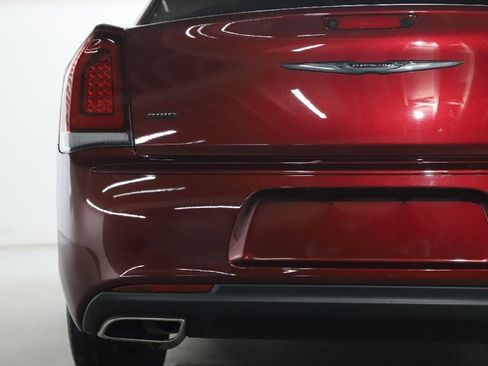 Used 2022 Chrysler 300 Touring w/ Sport Appearance Package image 41