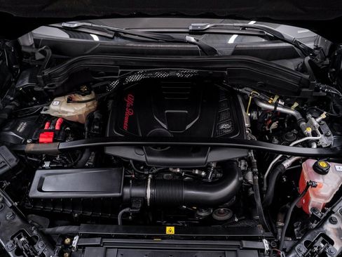 Used 2020 Alfa Romeo Stelvio Ti w/ Nero Edizione image 28