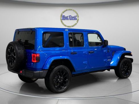 Used 2023 Jeep Wrangler Unlimited Sahara w/ Cold Weather Group AWD/4WD image 5