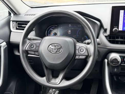 Used 2025 Toyota RAV4 XLE AWD/4WD image 19