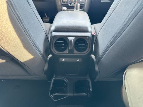 Used 2023 Jeep Gladiator Sport AWD/4WD image 19