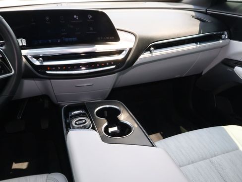 Used 2024 Cadillac Lyriq Luxury RWD image 16