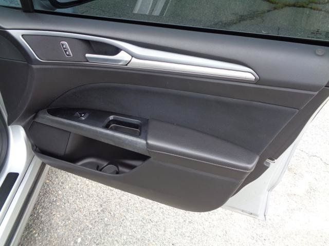 Used 2016 Ford Fusion SE FWD image 26