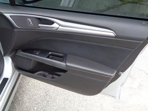 Used 2016 Ford Fusion SE FWD image 26