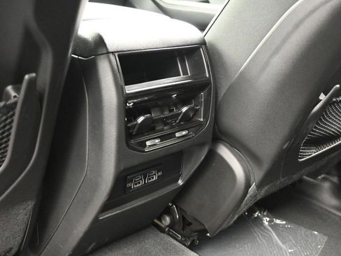 Used 2025 Jeep Grand Cherokee Laredo image 31