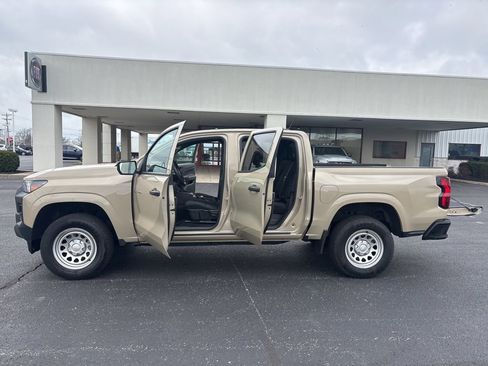 Used 2024 Chevrolet Colorado W/T RWD image 17