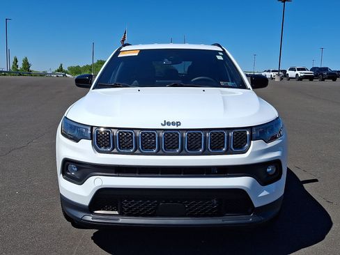 Certified 2023 Jeep Compass Latitude w/ Convenience Group AWD/4WD image 2