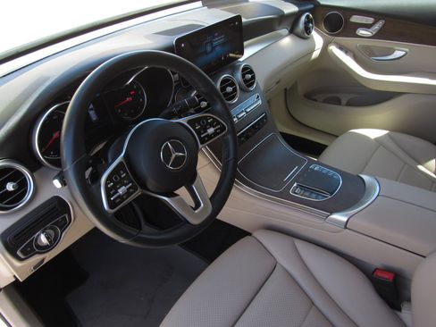 Used 2022 Mercedes-Benz GLC 300 w/ Premium Package Lite image 16