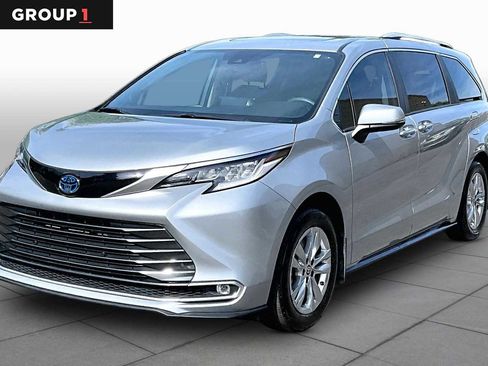 Certified 2024 Toyota Sienna Limited FWD image 1