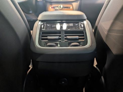 Used 2024 Volvo XC90 B5 Plus w/ Protection Package Premier image 31