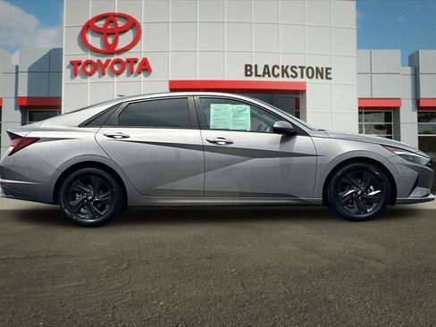 Used 2021 Hyundai Elantra SEL FWD image 2