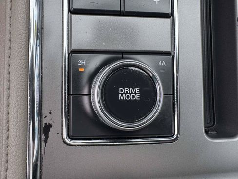 Used 2020 Ford Expedition XLT w/ Equipment Group 202A AWD/4WD image 34