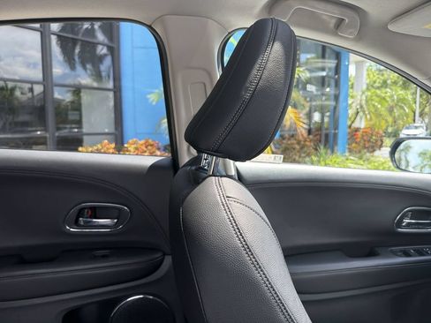 Used 2022 Honda HR-V EX-L image 16