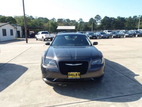 Used 2019 Chrysler 300 Touring w/ Sport Appearance Package RWD image 3