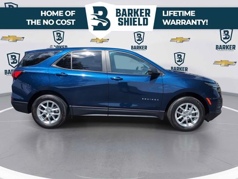 Used 2022 Chevrolet Equinox LS w/ LS Convenience Package AWD/4WD image 9