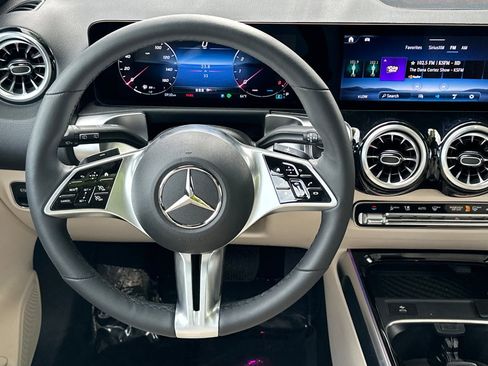 Used 2025 Mercedes-Benz GLB 250 4MATIC image 14