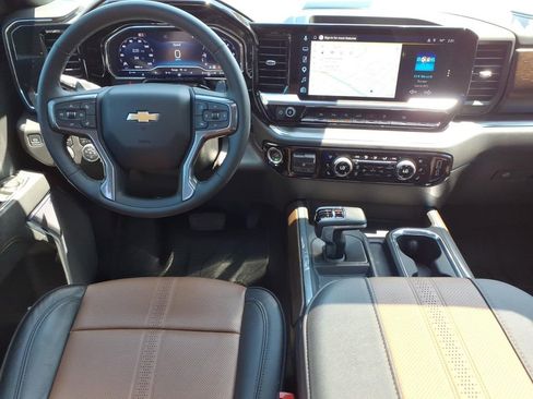 Used 2025 Chevrolet Silverado 1500 High Country w/ High Country Premium Package AWD/4WD image 16
