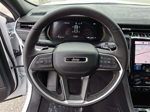 New 2025 Jeep Grand Cherokee Limited image 18