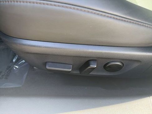 Used 2023 MAZDA MAZDA3 s FWD image 12