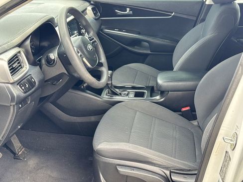 Used 2019 Kia Sorento FWD image 9