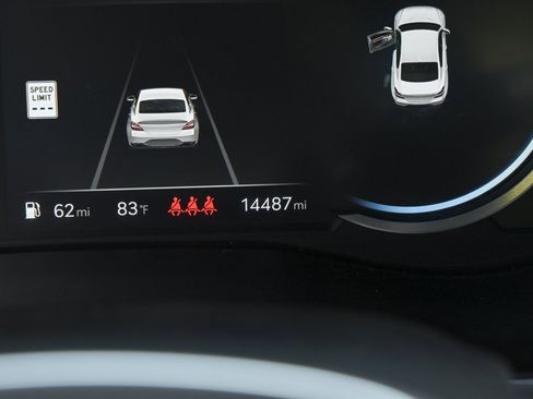 Used 2025 Genesis G70 2.5T image 19