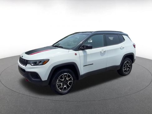 Used 2025 Jeep Compass Trailhawk AWD/4WD image 7