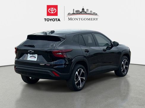 Used 2025 Chevrolet Trax RS w/ Driver Confidence Package FWD image 3