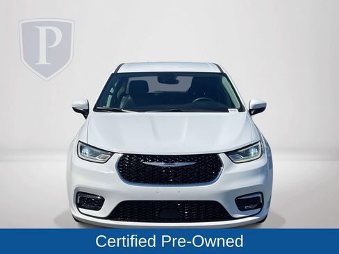 Certified 2023 Chrysler Pacifica Touring-L FWD image 4