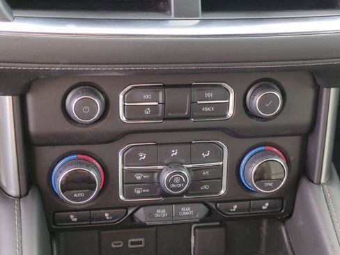Used 2022 Chevrolet Suburban LT image 25