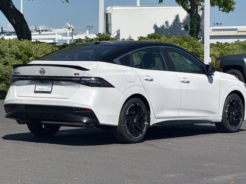 New 2026 Nissan Sentra SR FWD image 4