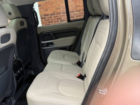 Used 2022 Land Rover Defender 110 SE AWD/4WD image 15
