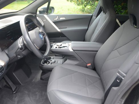 Used 2025 BMW iX xDrive50 image 12