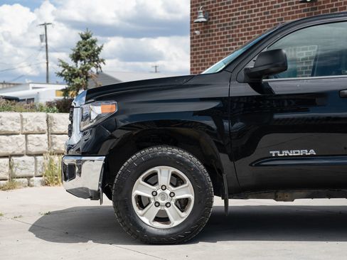 Used 2020 Toyota Tundra SR5 w/ SR5 Upgrade Package AWD/4WD image 4