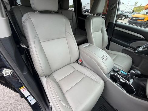 Used 2018 Toyota Highlander XLE AWD/4WD image 43