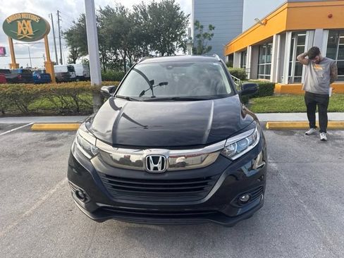 Used 2021 Honda HR-V EX image 2