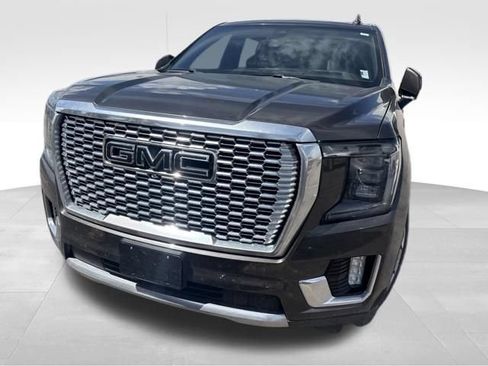 Used 2021 GMC Yukon XL Denali w/ Denali Ultimate Package AWD/4WD image 3